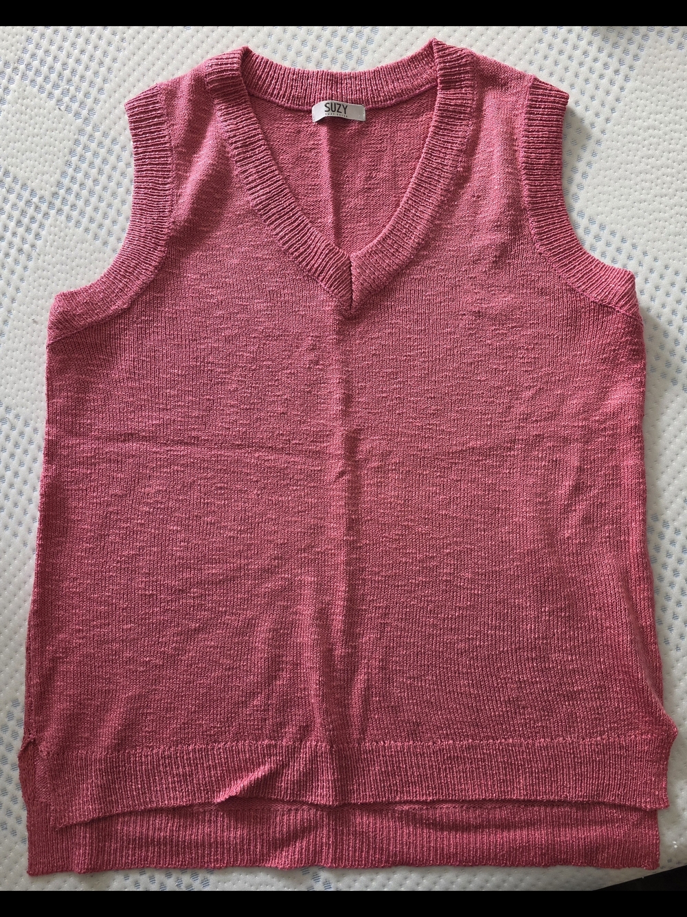 Suzy Shier Bright Pink V-Neck Knit Sleeveless Sweater Vest